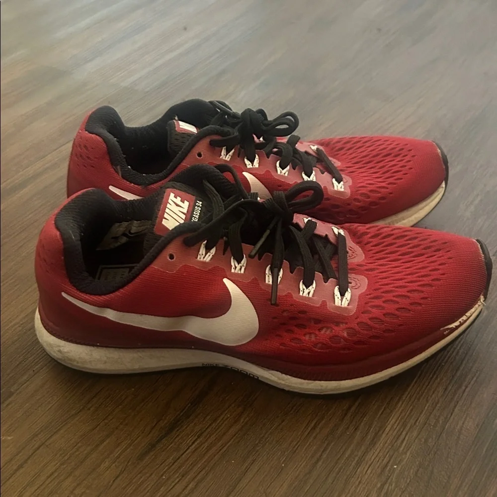 Nike zoom pegasus 34 tb university red/black/white size 6.5 women